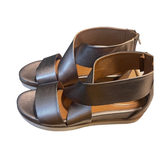 Bussola Sandals - Picture 3 of 7